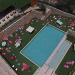 Tomato Villa *